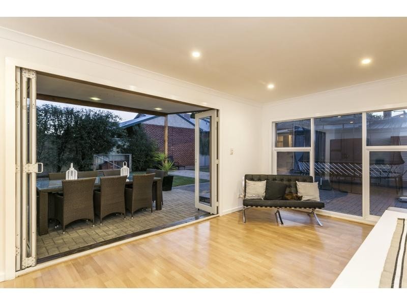 8 Jeanes Avenue, Glenelg North SA 5045