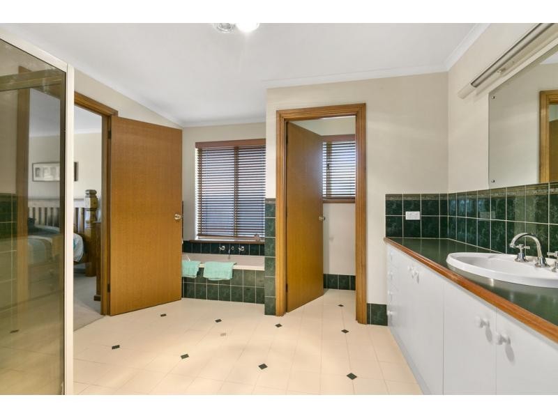 40 Knox Drive, Woodcroft SA 5162