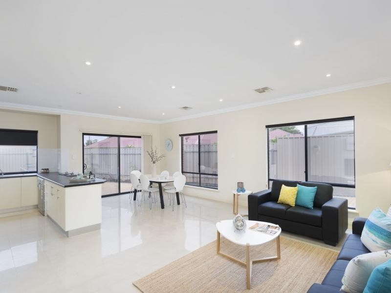 2/4 Thistle Avenue, Klemzig SA 5087