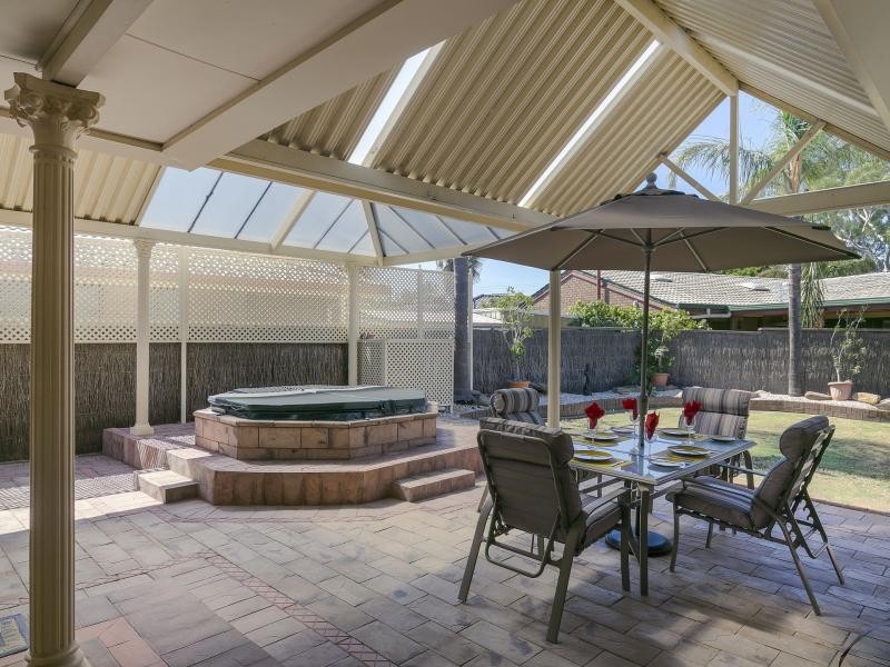 12 Settlers Drive, West Lakes SA 5021