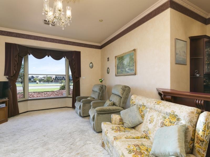 12 Settlers Drive, West Lakes SA 5021