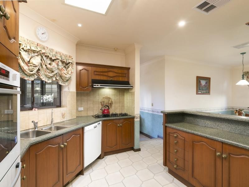 12 Settlers Drive, West Lakes SA 5021