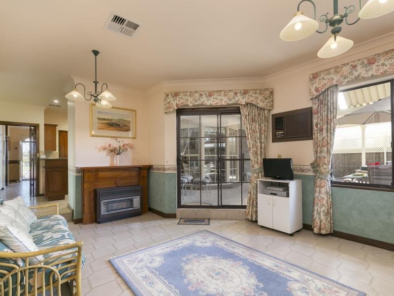 12 Settlers Drive, West Lakes SA 5021