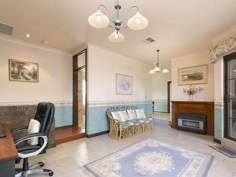 12 Settlers Drive, West Lakes SA 5021