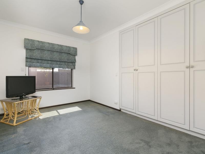 12 Settlers Drive, West Lakes SA 5021