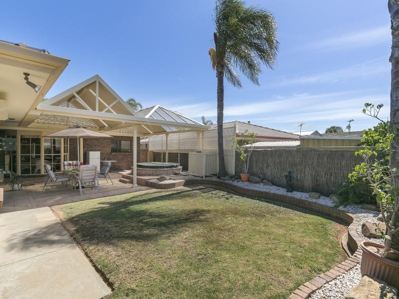 12 Settlers Drive, West Lakes SA 5021