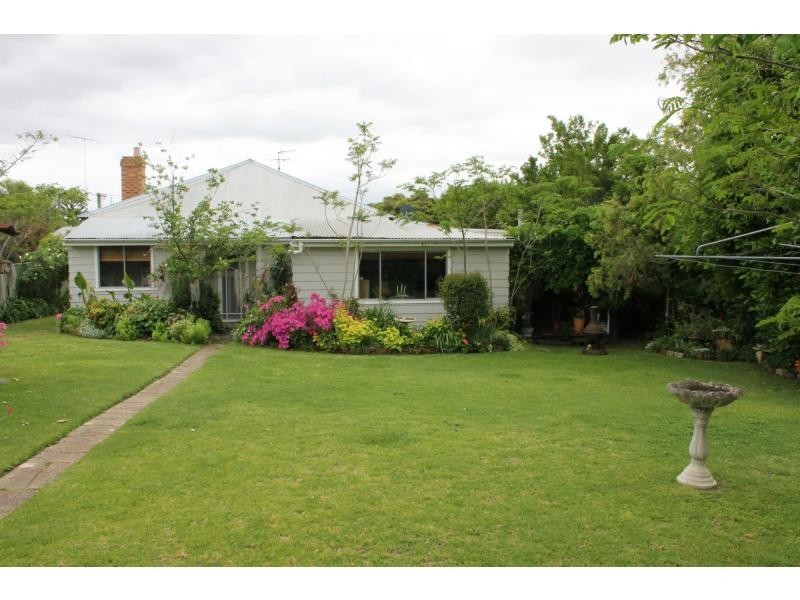 12 Adelaide Street, Paxton NSW 2325
