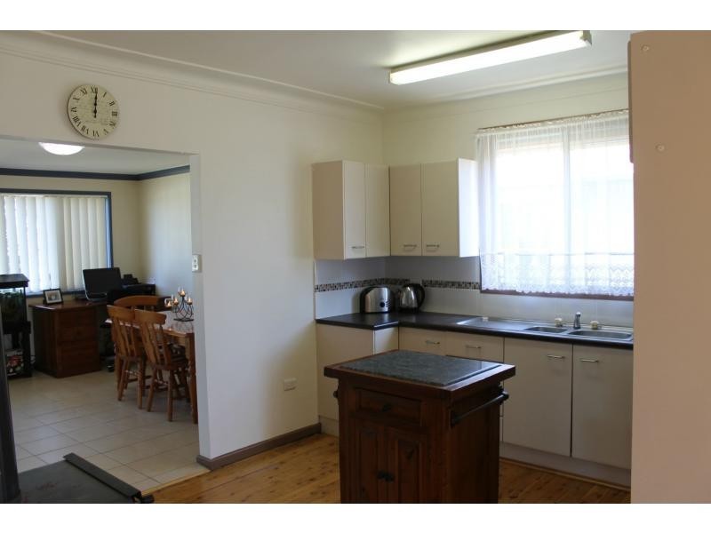 11 Lambert Street, Cessnock NSW 2325