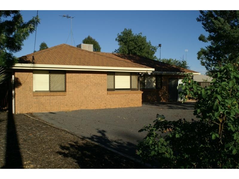 14 Mitchell Avenue, Dareton NSW 2717