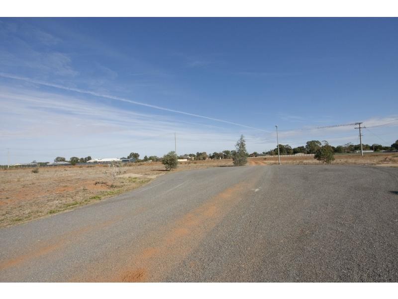 2 Munro Court, Murray Park Estate, Birdwoodton VIC 3505