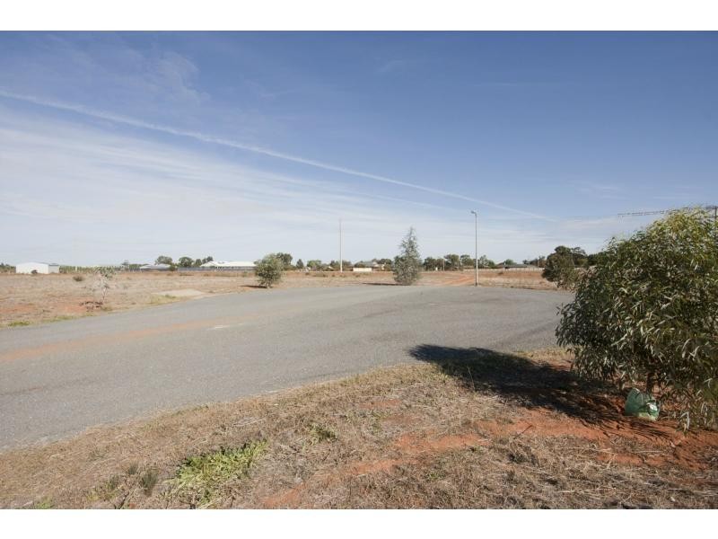 2 Munro Court, Murray Park Estate, Birdwoodton VIC 3505