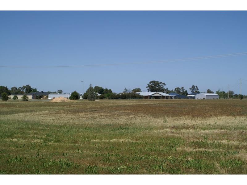 L13 Munro Court, Murray Park Estate, Birdwoodton VIC 3505