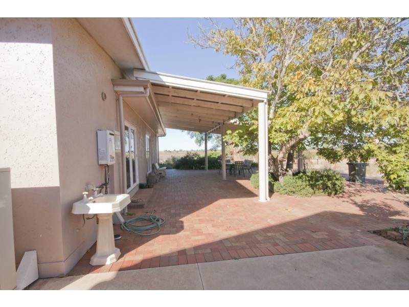 175 Keenans Drive, Dareton NSW 2717