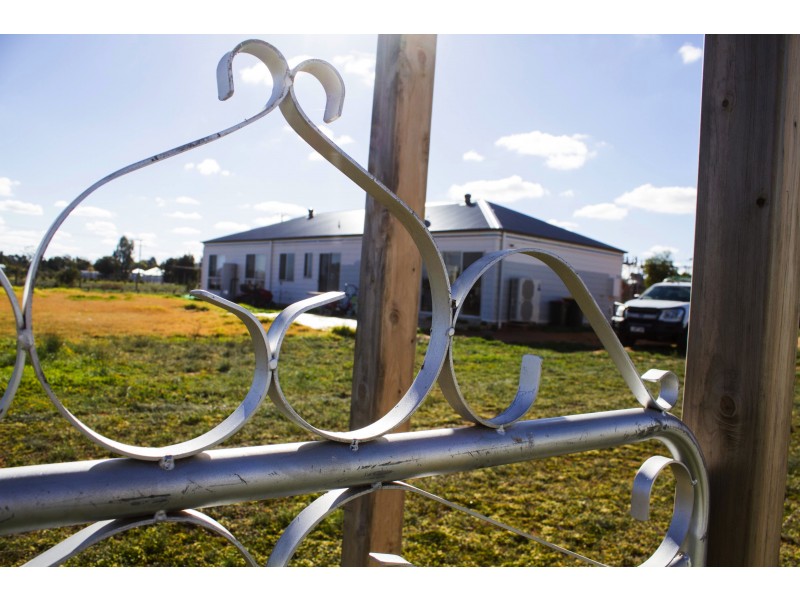 2 Munro Ct, Birdwoodton VIC 3505