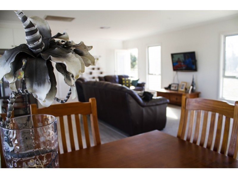 2 Munro Ct, Birdwoodton VIC 3505