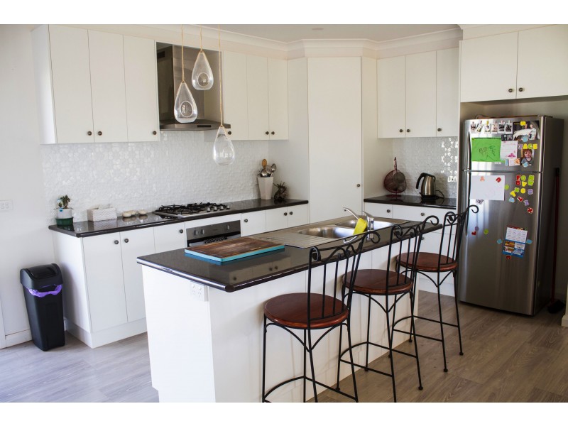 2 Munro Ct, Birdwoodton VIC 3505