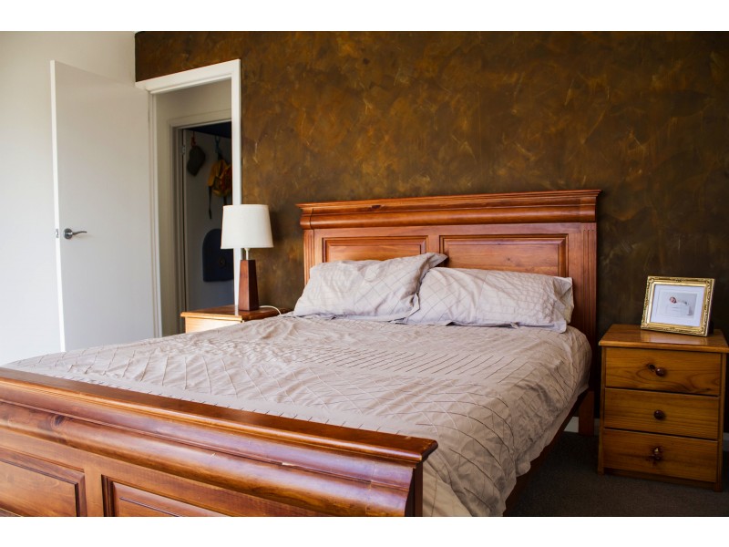 2 Munro Ct, Birdwoodton VIC 3505