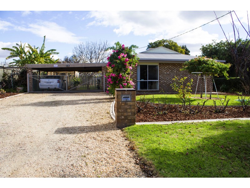 81 Chaffey Park Dr E, Merbein VIC 3505