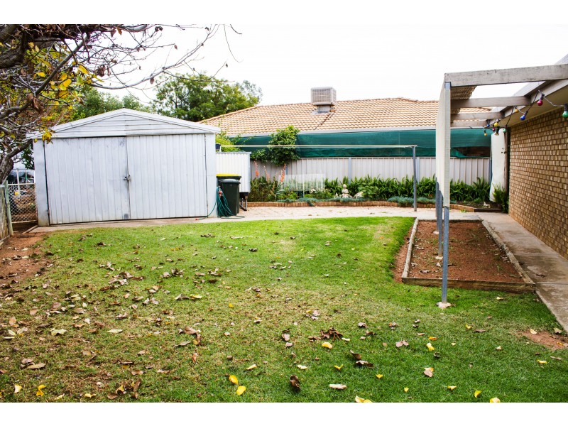 81 Chaffey Park Dr E, Merbein VIC 3505