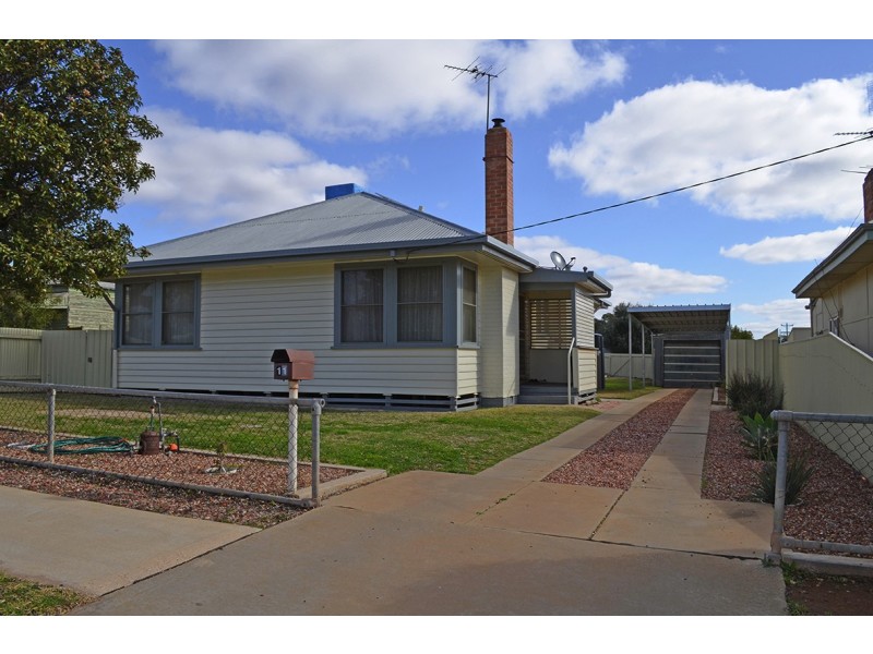 11 Railway Ave, Merbein VIC 3505
