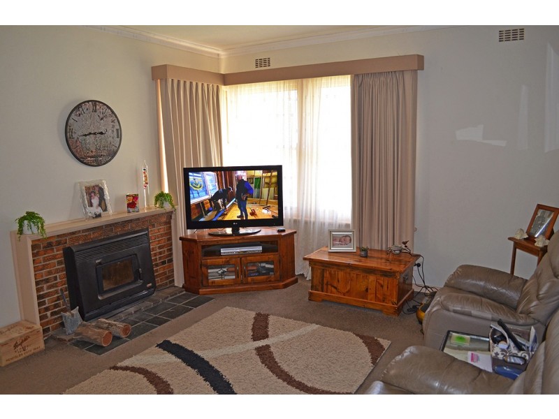 11 Railway Ave, Merbein VIC 3505