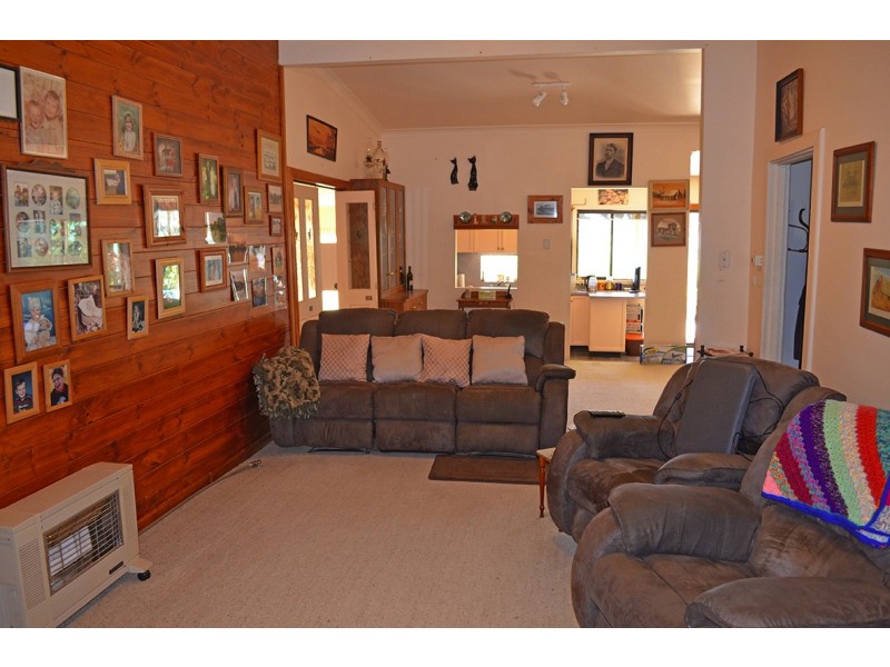 506 McEdward St, Birdwoodton VIC 3505