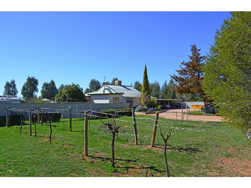 506 McEdward St, Birdwoodton VIC 3505