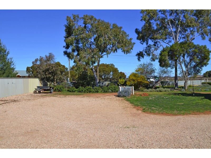 506 McEdward St, Birdwoodton VIC 3505