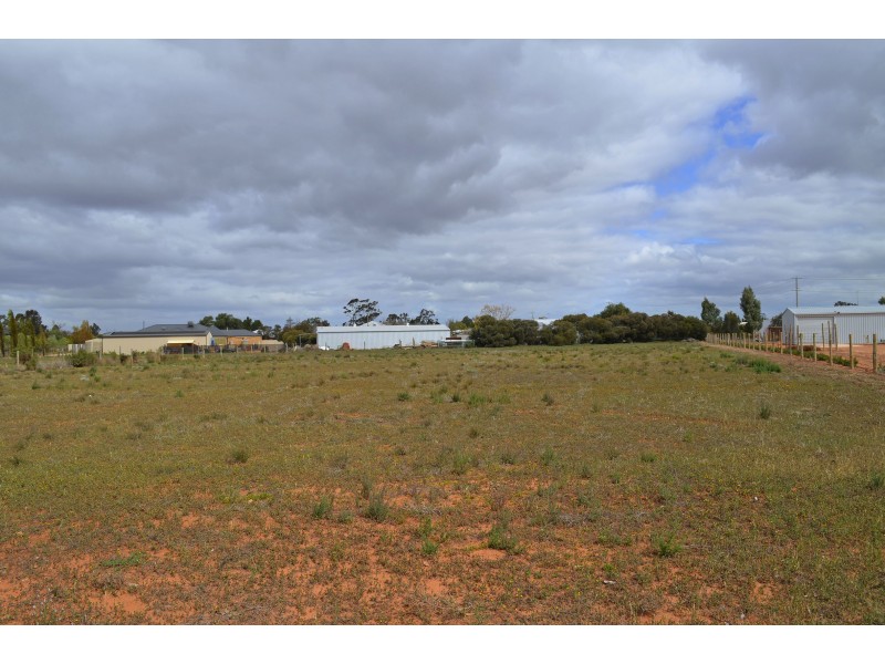 3 Munro Ct, Birdwoodton VIC 3505