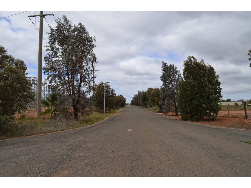 3 Munro Ct, Birdwoodton VIC 3505