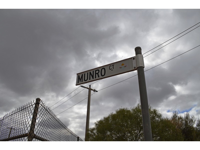 3 Munro Ct, Birdwoodton VIC 3505