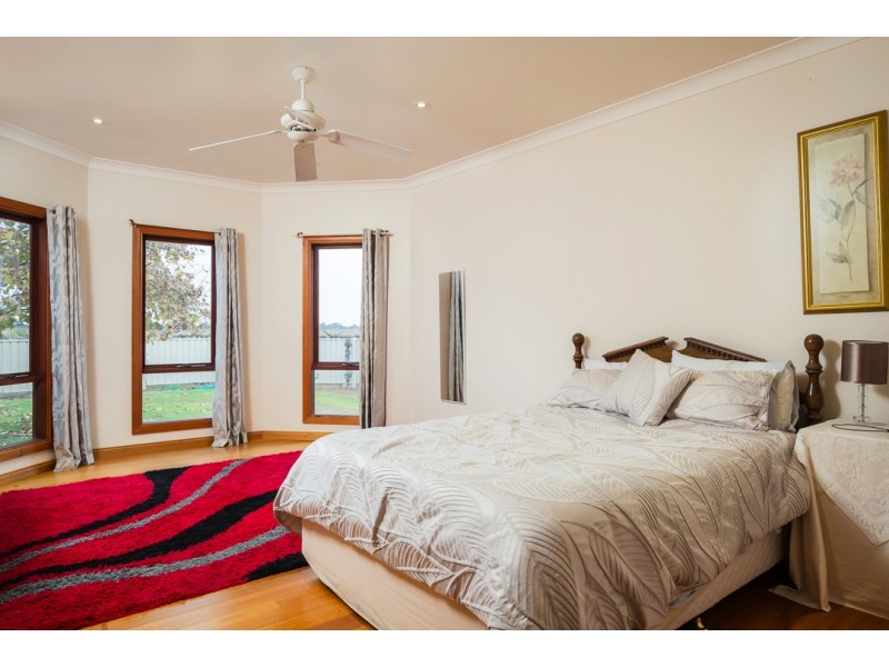 61 Seventh St, Merbein South VIC 3505