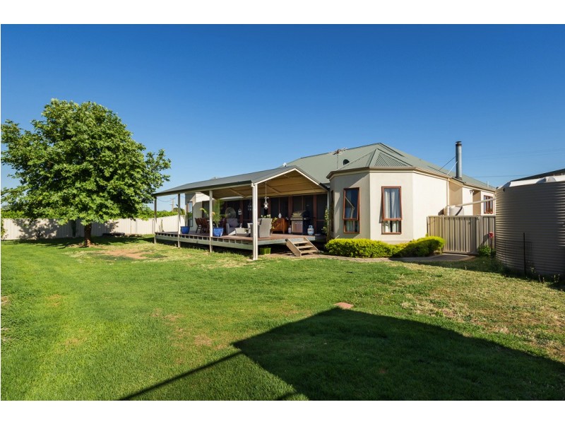 61 Seventh St, Merbein South VIC 3505