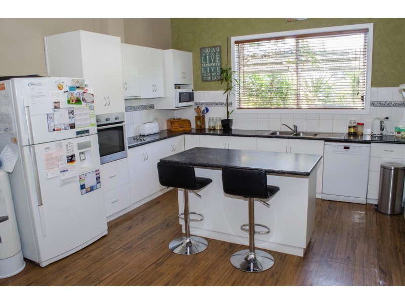 128 Creek Rd, Curlwaa NSW 2648