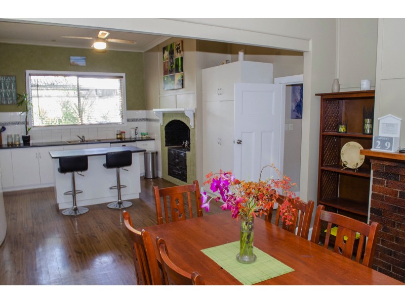128 Creek Rd, Curlwaa NSW 2648