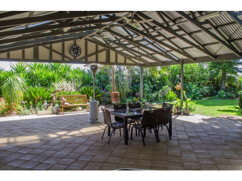 128 Creek Rd, Curlwaa NSW 2648