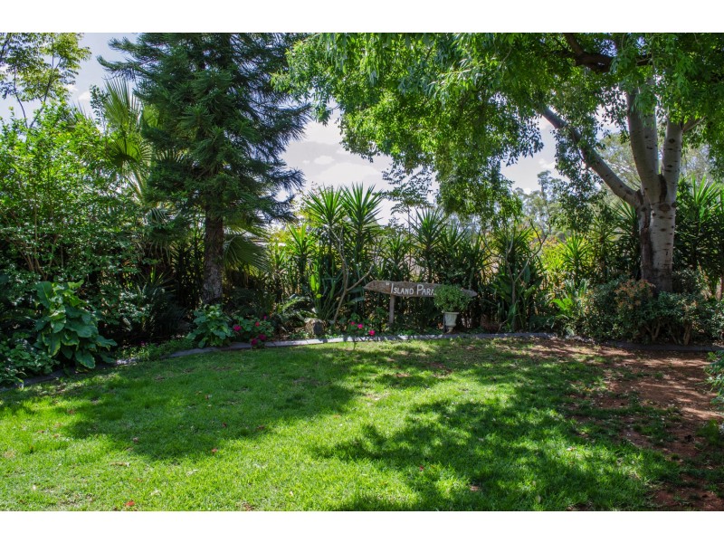 128 Creek Rd, Curlwaa NSW 2648