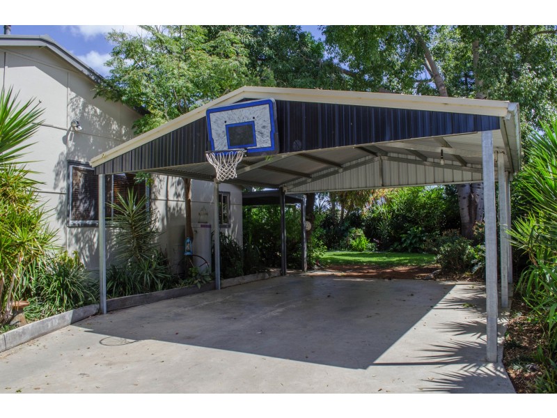 128 Creek Rd, Curlwaa NSW 2648