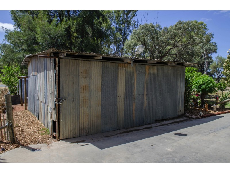 128 Creek Rd, Curlwaa NSW 2648