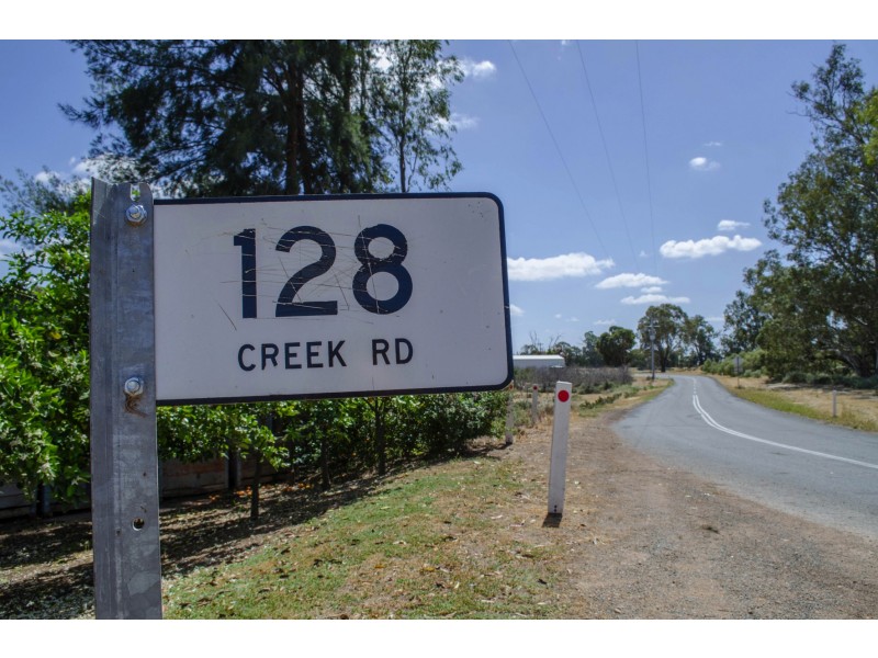 128 Creek Rd, Curlwaa NSW 2648