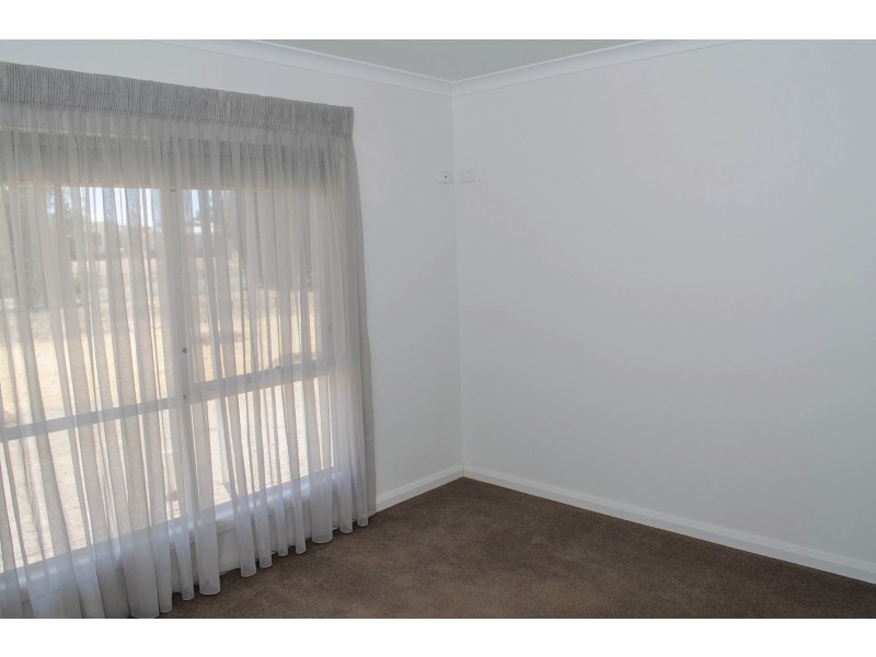 2 Munro Ct, Birdwoodton VIC 3505