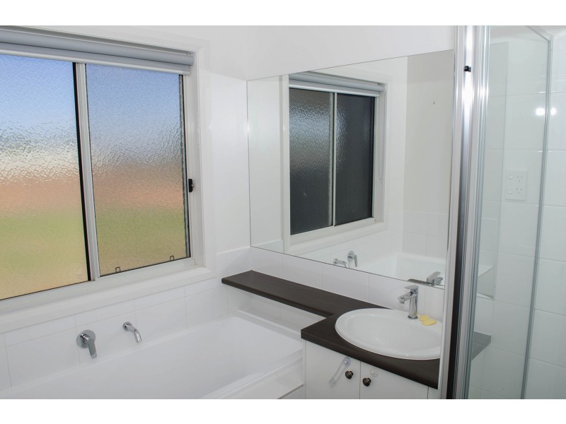 2 Munro Ct, Birdwoodton VIC 3505