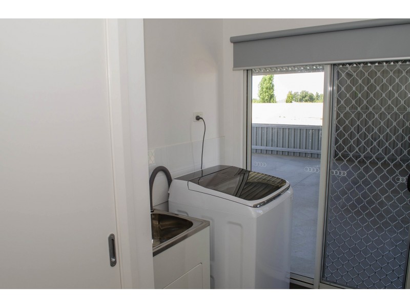 2 Munro Ct, Birdwoodton VIC 3505