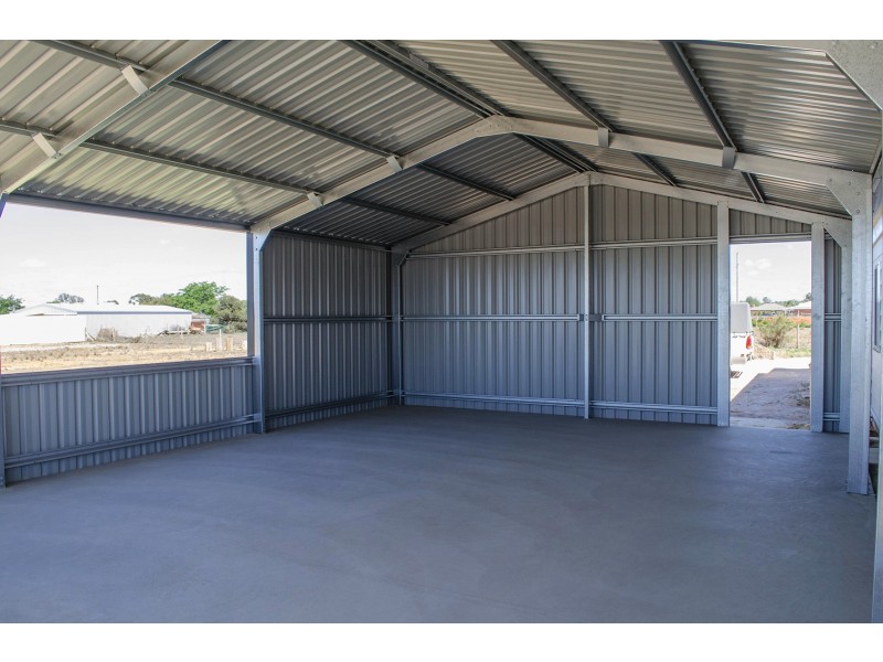 2 Munro Ct, Birdwoodton VIC 3505