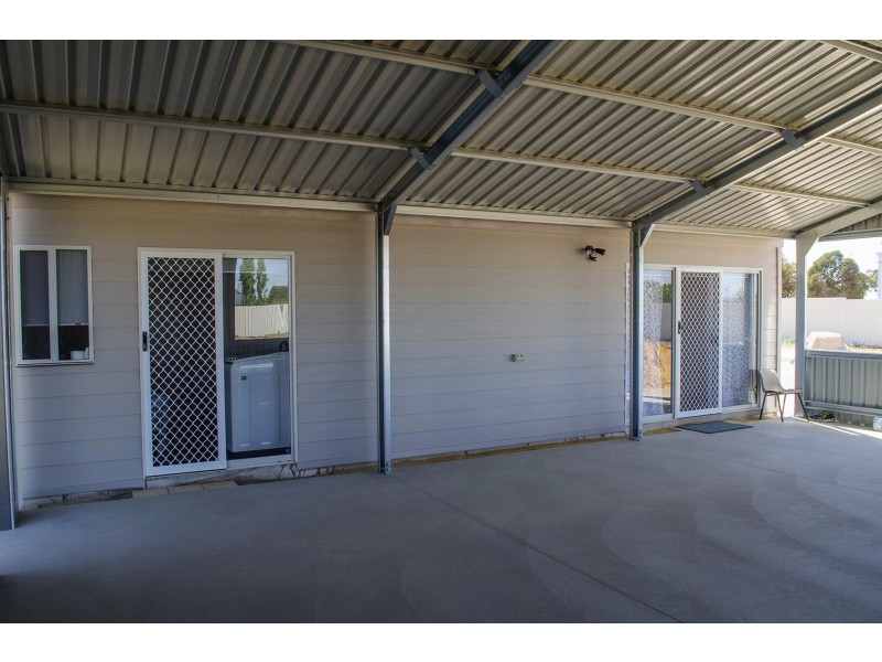 2 Munro Ct, Birdwoodton VIC 3505