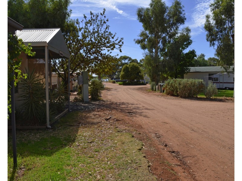 Cabin 56 Bushman’s Rest Caravan Park, Cullulleraine VIC 3496