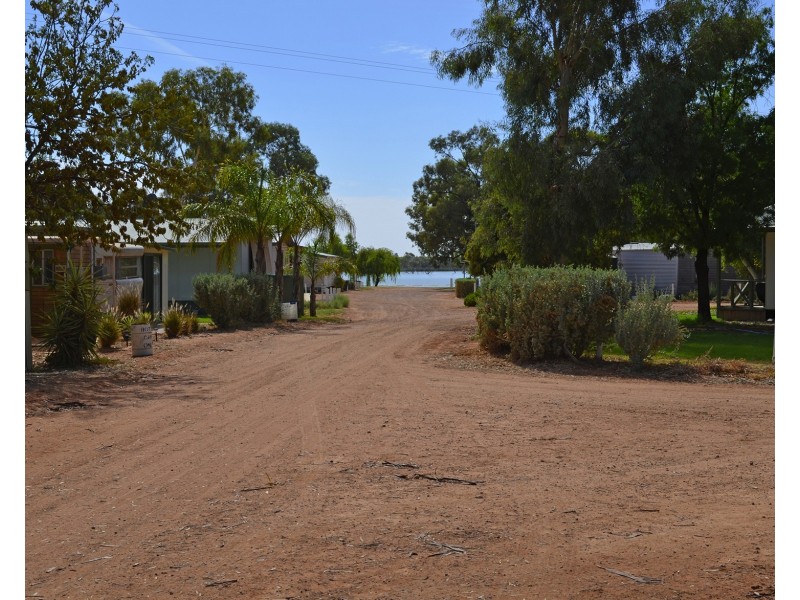 Cabin 56 Bushman’s Rest Caravan Park, Cullulleraine VIC 3496
