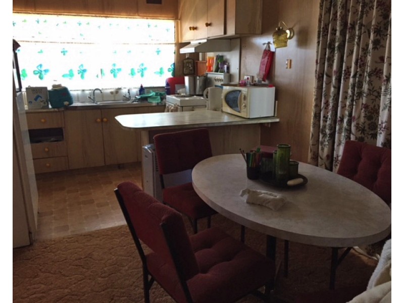 Cabin 51 Bushman’s Rest Caravan Park, Cullulleraine VIC 3496