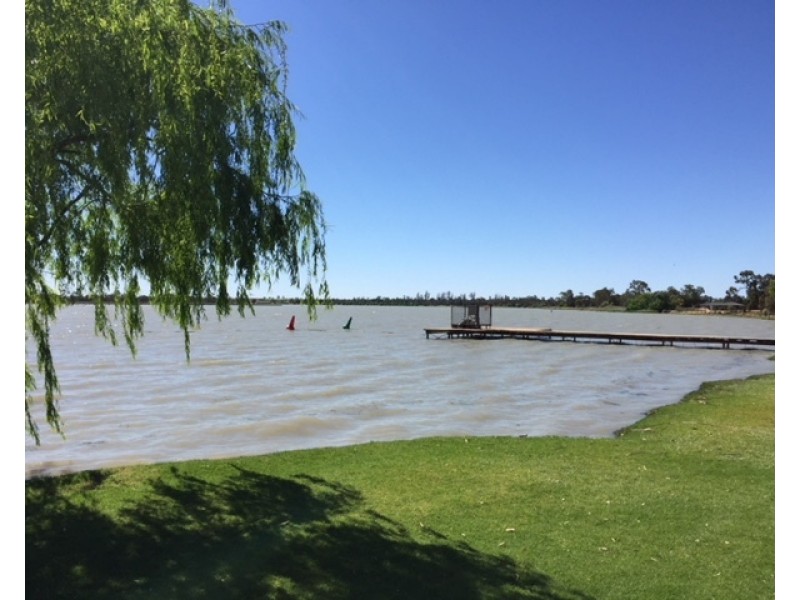 Cabin 51 Bushman’s Rest Caravan Park, Cullulleraine VIC 3496