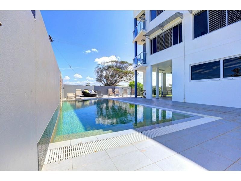 Unit 2/6-8 McDougall Street, Bargara QLD 4670